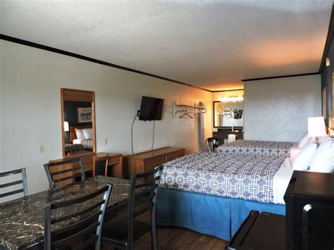 riata hotel presidio texas.